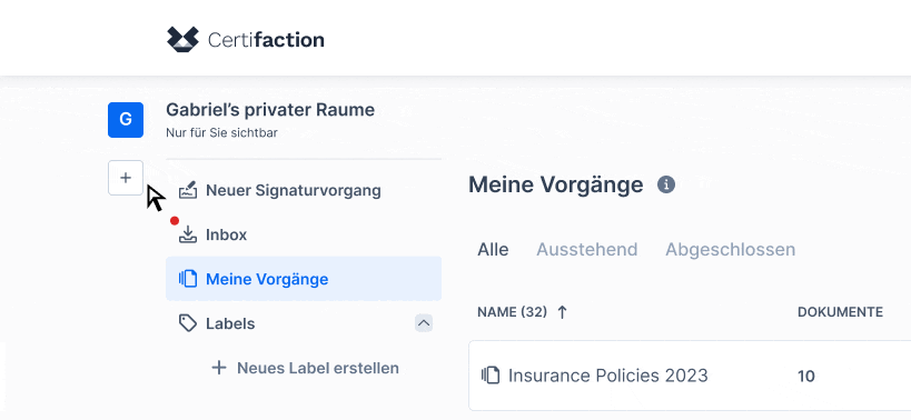 Benutzeroberfläche von Certifaction mit einem Bereich für Gabriels privaten Raum links, Optionen wie Neuer Signaturvorgang, Inbox und Meine Vorgänge, letzterer ausgewählt und rechts eine Liste von Vorgängen mit einem Eintrag für Insurance Policies 2023 und 10 zugehörigen Dokumenten.
