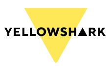 Schwarzer Text "YELLOWSHARK" mit einem gelben nach unten zeigenden Dreieck als Hintergrund und schwarzem Dreieck als A-Buchstabe